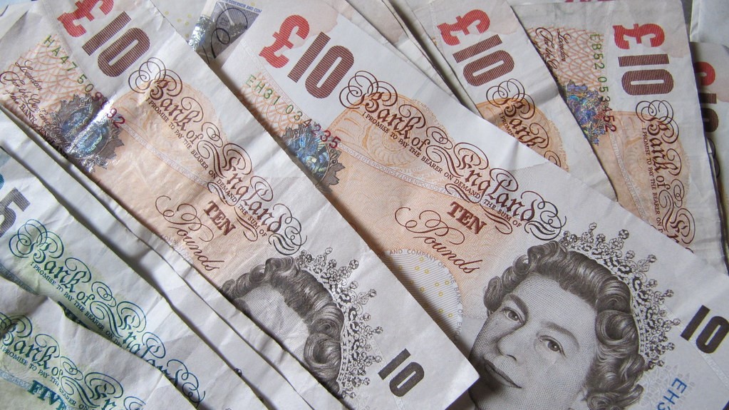 £10 notes image